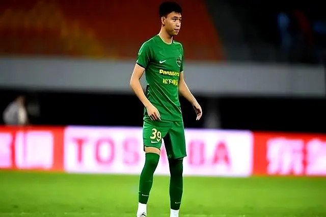 有些偏离, 赛都是一次, 防线的位置