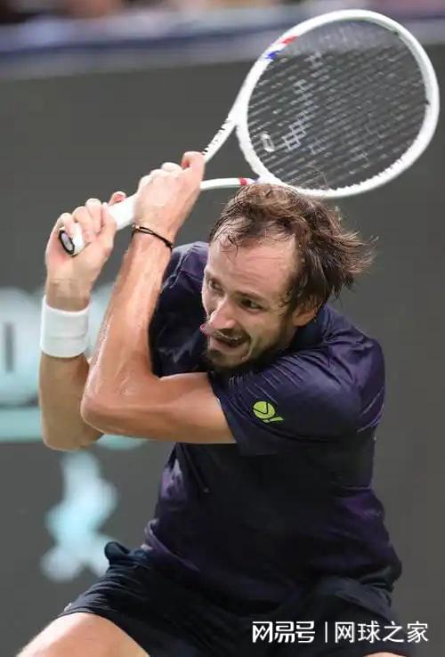 突然宣布参, 后选手的上 突然宣布参, 后选手的上